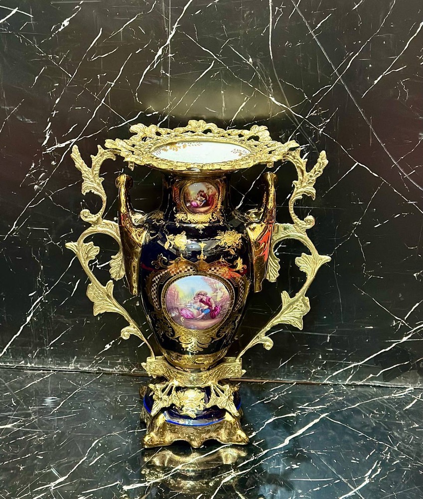 گلدان چینی وارداتی پایه برنزی